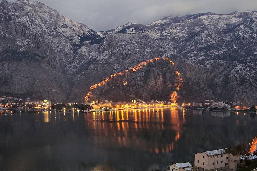 Foto 11 von 23: Beautiful apartment with pool and sea view of Kotor