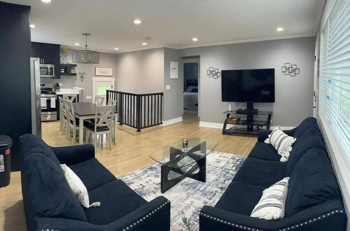Freshly Remodeled Cozy 3 Bedroom Home 1