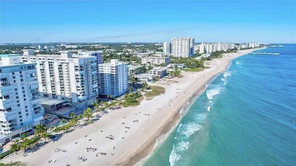Foto 10 von 24: 2 Bedroom Tropical & Cozy Home Near Beach: Private, Yard, Parking