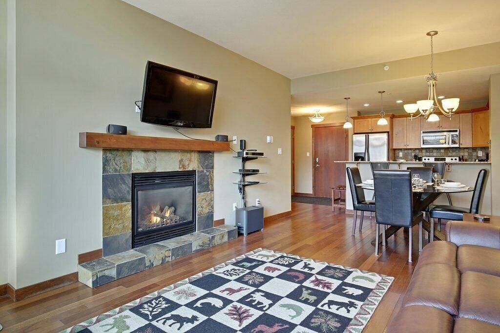 Foto 4 von 34: Canmore Place 312 | Innenstadt, Drei-Schwestern-Blick