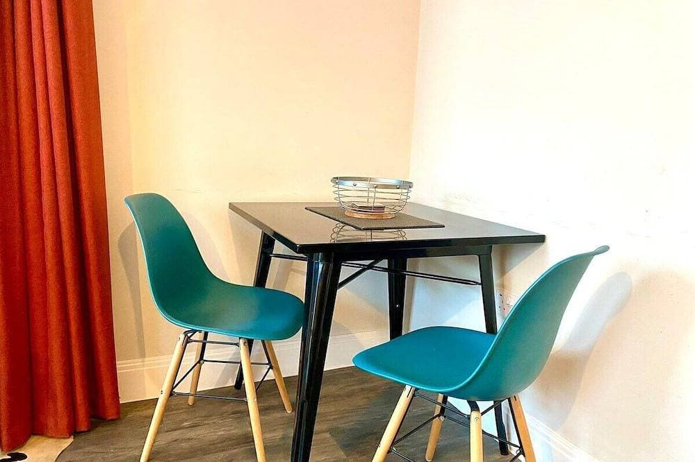 Foto 9 von 11: Luxurious Studio Apartment inc Free Parking & WiFi