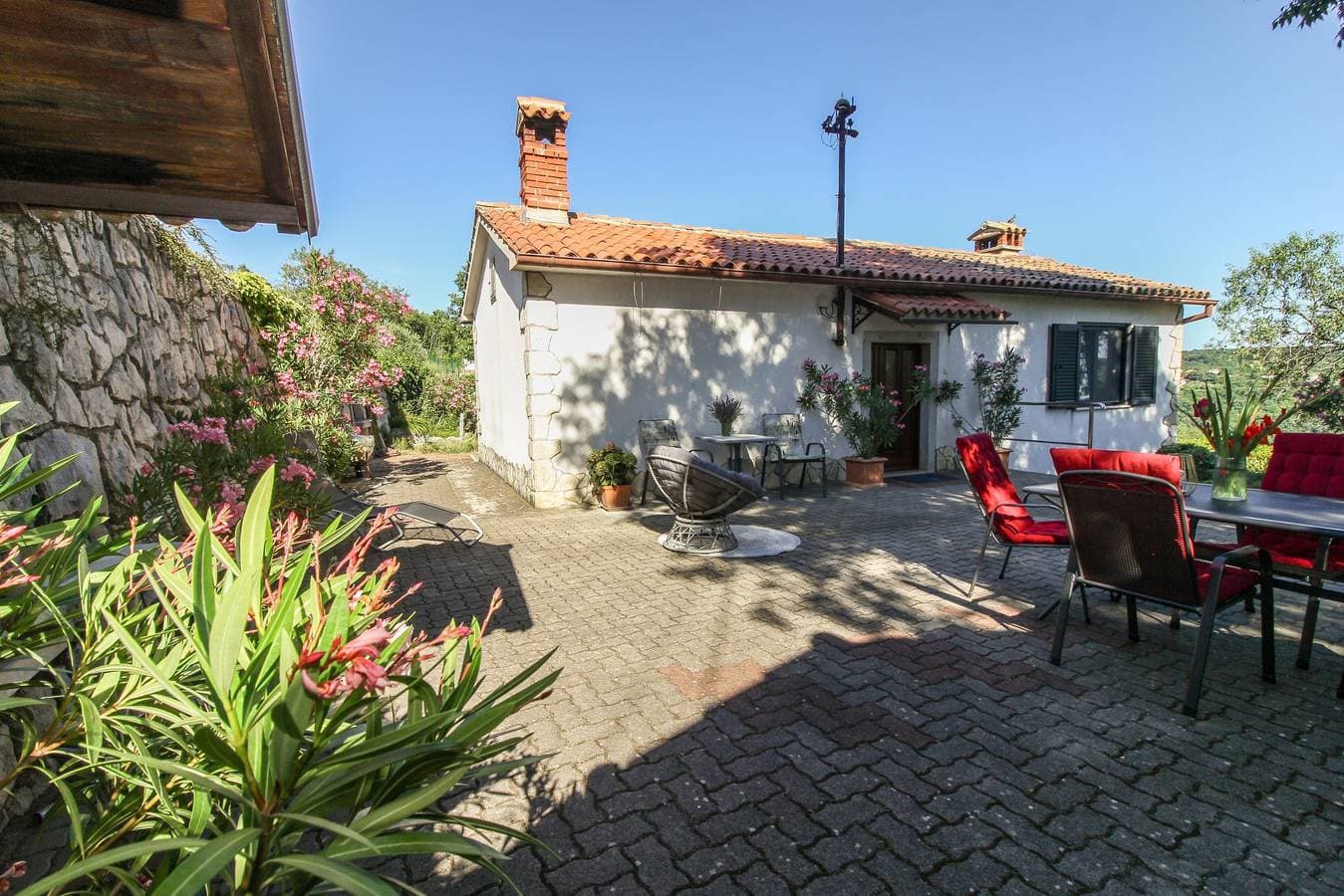 Foto 2 von 20: Ferienhaus Roža * großer Garten, Sonnenterrasse, Grill, WLAN