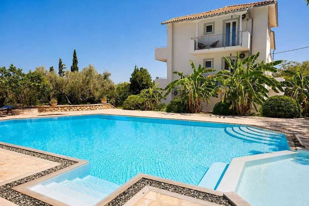 Villa Irini Ocean View 2-bedroom apartment with AC in charming Fryni 1