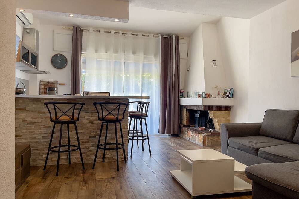 Foto 7 von 29: Appartement Maenat-Apartment-Eigenes Badezimmer-Gartenblick