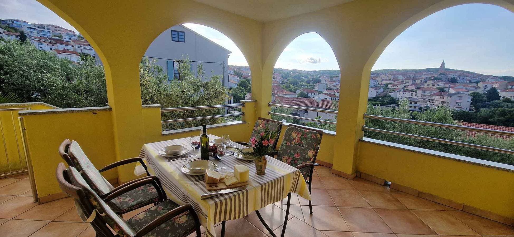 Foto 2 von 20: Ferienwohnung mit Terrasse und Meerblick 50 m von der Adria