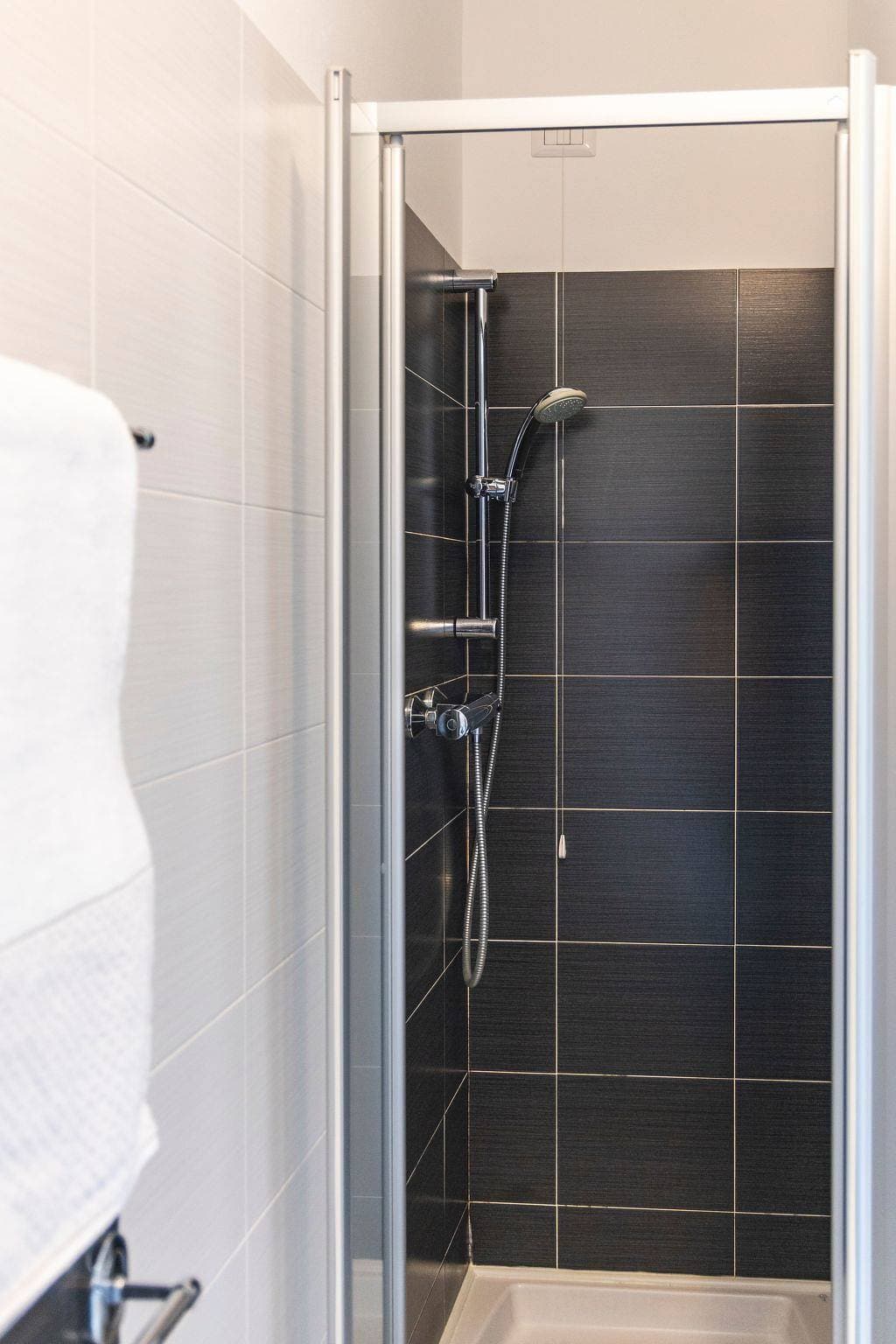 Foto 9 von 50: Wohnung mit Schwimmbad und fantastischem Seeblick