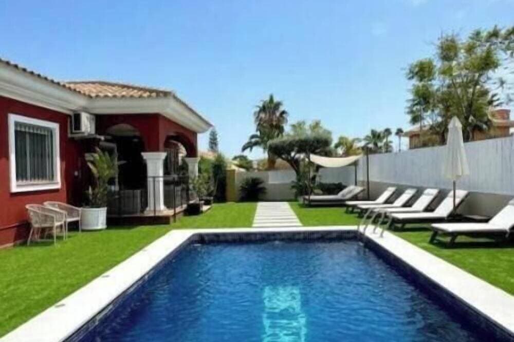 Foto 13 von 21: Exclusive Villa in Bonalba with Private Pool, Garden and Terrace