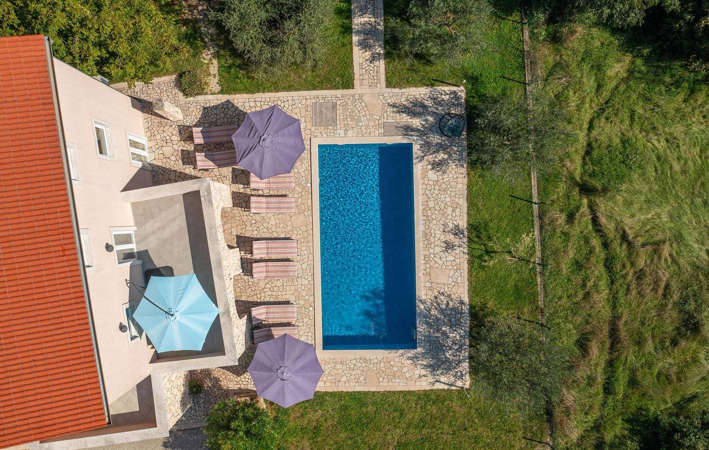 Foto 7 von 44: Gemütliche 1-Zimmer-Wohnung mit Pool und WLAN in Karojba