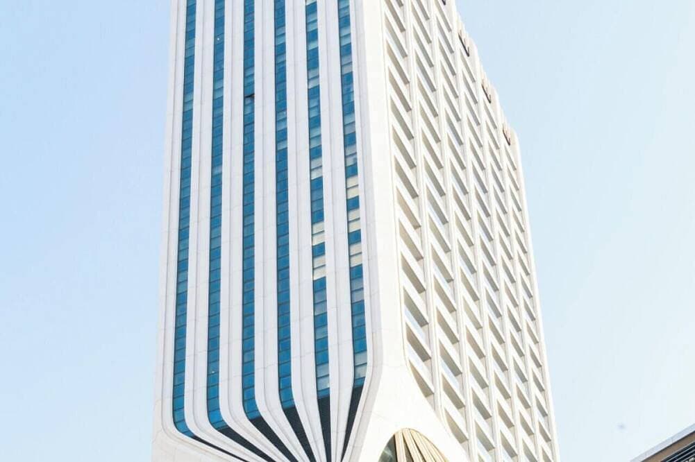 Foto 9 von 30: Mercury Tower Exclusive 1Br w/Rooftop Pool by ArcoCollection