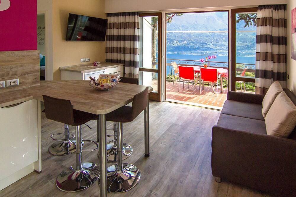 Foto 6 von 22: Bungalow zur alleinigen Verfügung mit freien Seeblick und Pool-Mitbenutzung