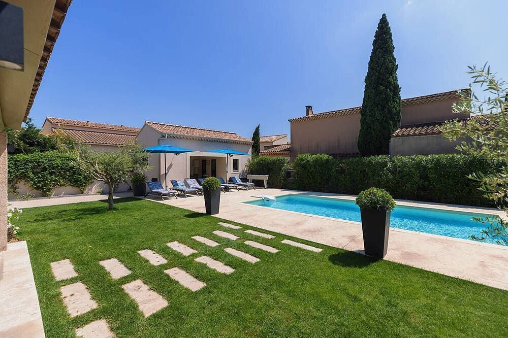 La Mouriesenne: Villa 7 Personnes, Piscine Chauffée au Centre du Village 1