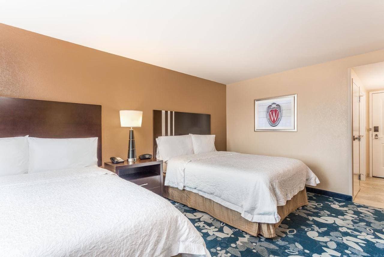 Foto 4 von 32: Hampton Inn & Suites Madison Downtown