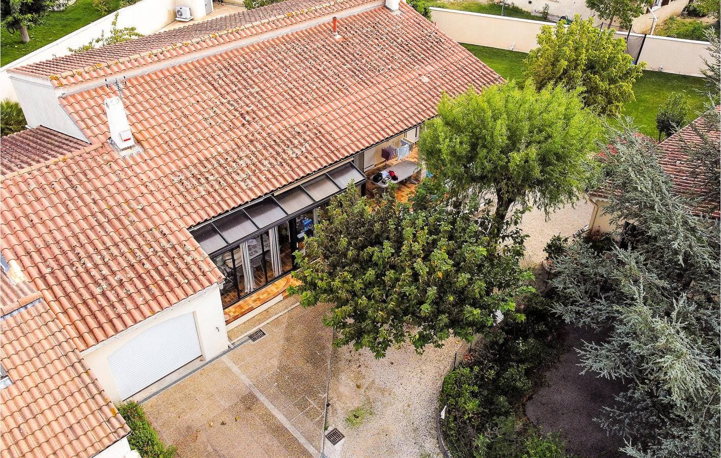 119 sqft Ferienwohnung mit Parkplatz, Pool & Wifi 1