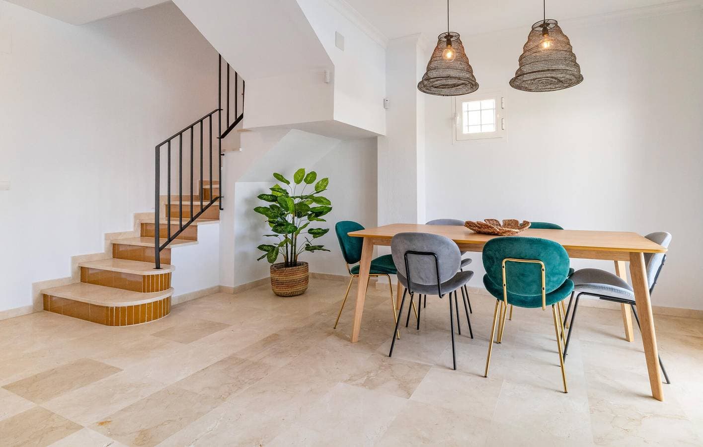 Foto 4 von 23: Glückseligkeit am Strand: Modernes Apartment mit Pool und Terrasse