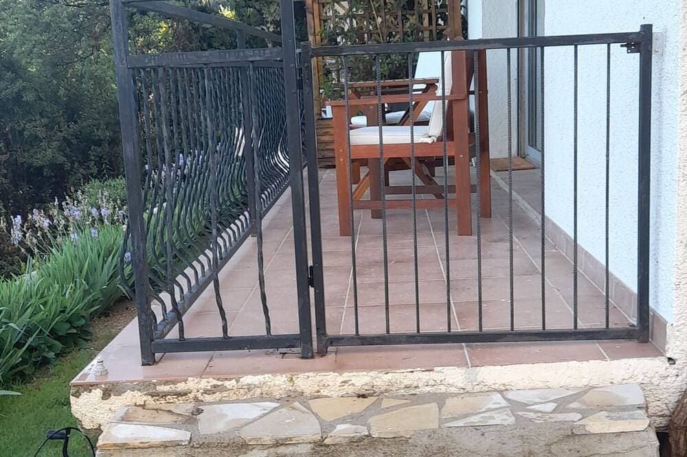 Foto 6 von 12: A 36 sq. m self contained apartment with a magnificent view to the Mediterranean
