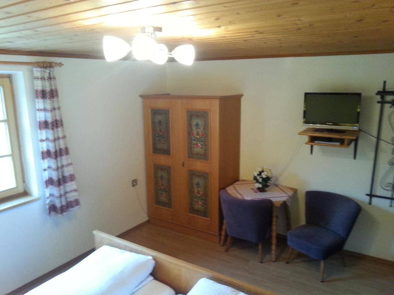 Foto 7 von 12: Double Room with Shared Bathroom