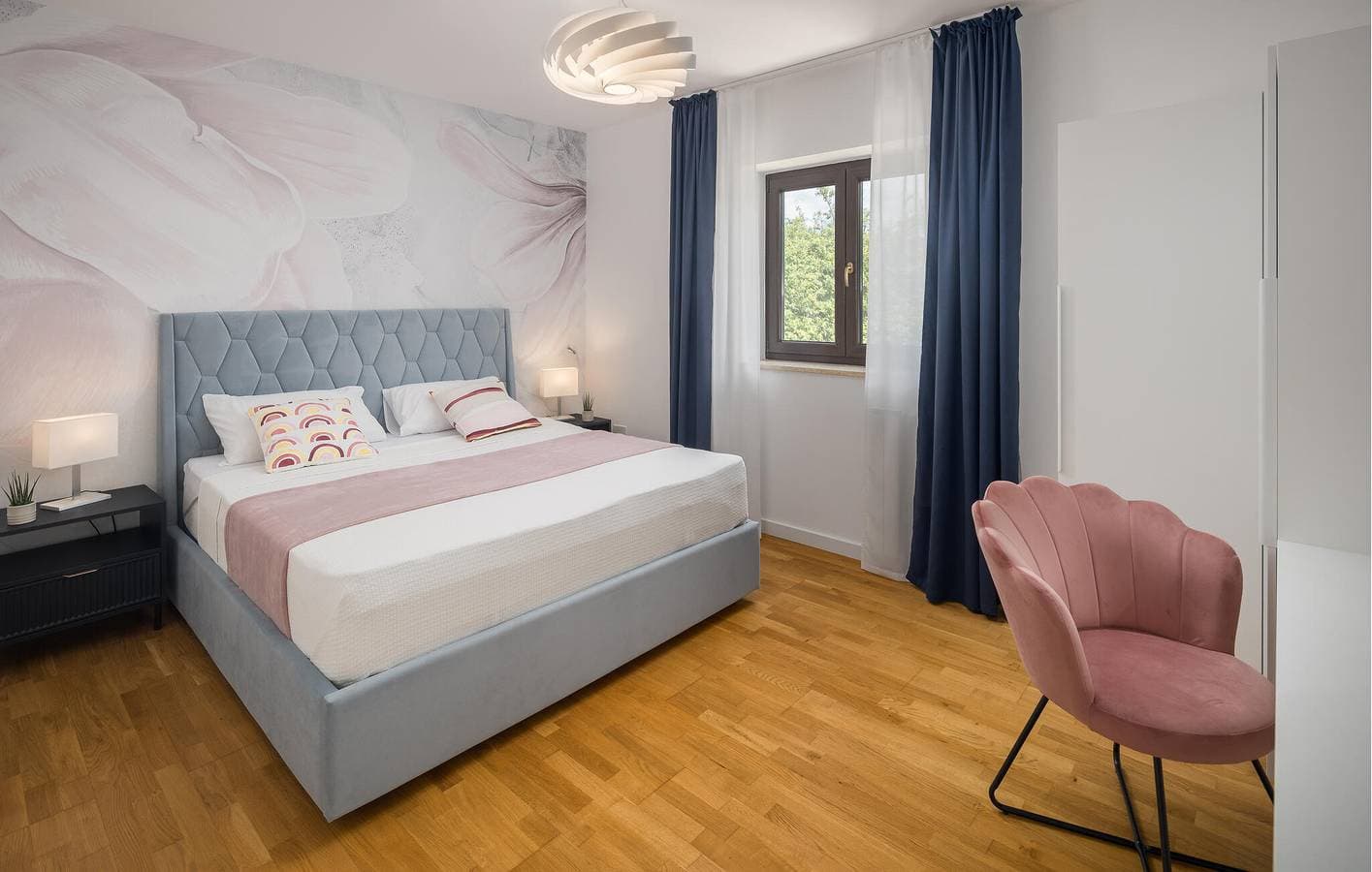 Foto 10 von 44: Charmante 2-Zimmer-Wohnung mit Pool in der Nähe des Stadtzentrums von Montin und Vinistra