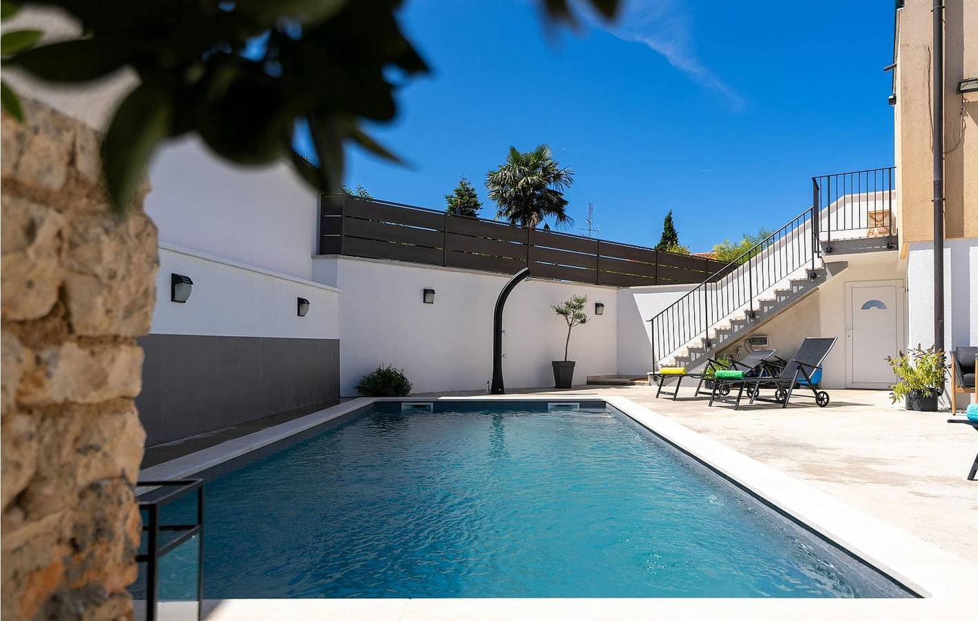 Foto 9 von 40: Modernes 70 m² großes Apartment mit Terrasse und Pool in der Nähe der Pizzeria Capri