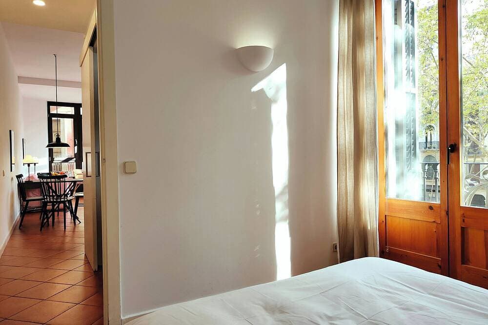 Foto 5 von 30: Bright 1-Bed Apartment on La Rambla, Barcelona. Rj