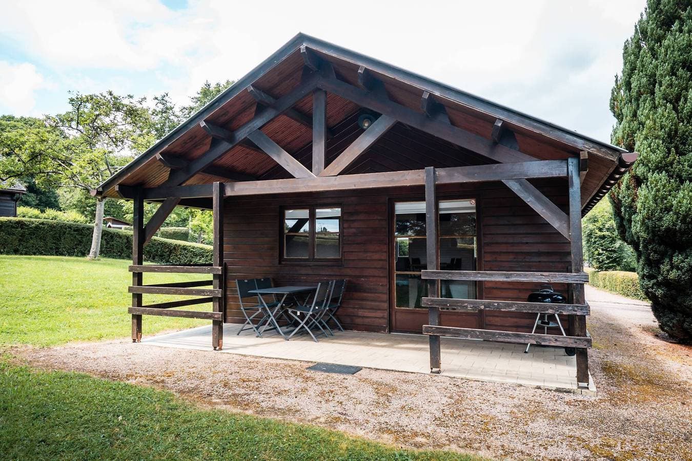 Foto 2 von 44: Domaine de Guillaume, Chalet Bon Père für 4 Personen mit Gemeinschaftspool, WLAN