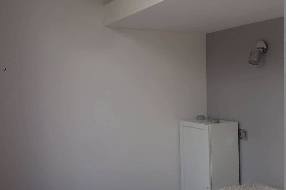 Foto 2 von 13: Charmante Zwei-Zimmer-Wohnung, 50 m vom Meer entfernt