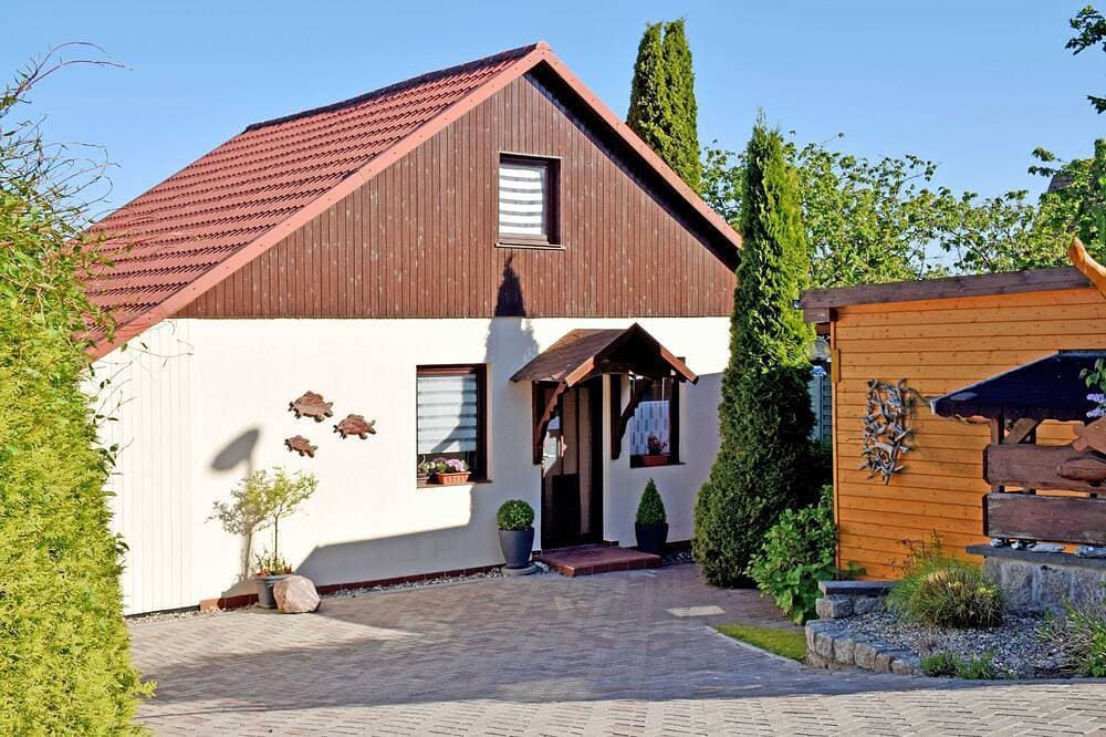 Foto 6 von 22: Ferienhaus Charlotte mit Terrasse - ruhig gelegene Ferienhäuser am Selliner See