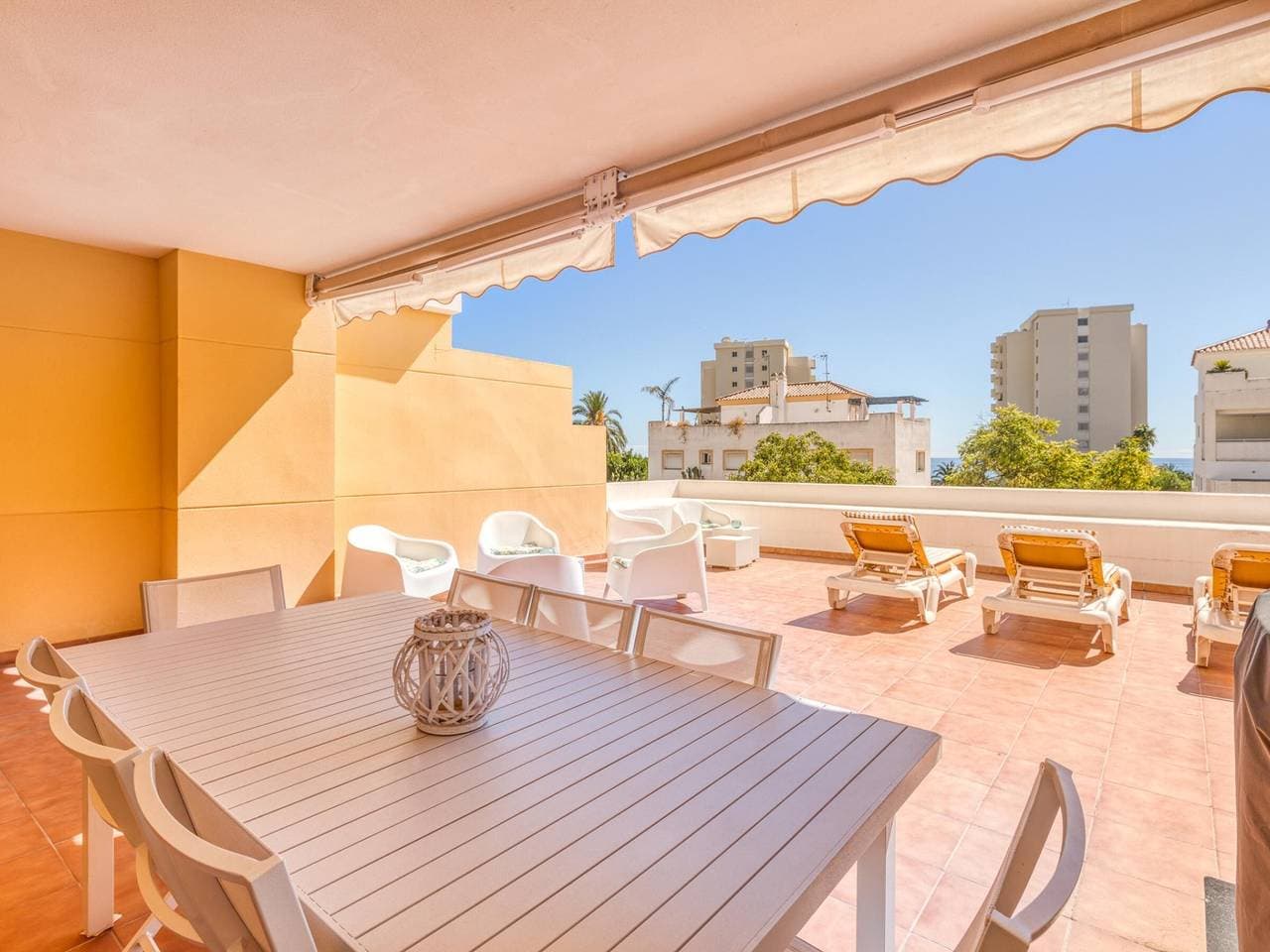 Foto 9 von 25: Moderner Komfort in Estepona: Terrasse, Pools, Klimaanlage und WLAN