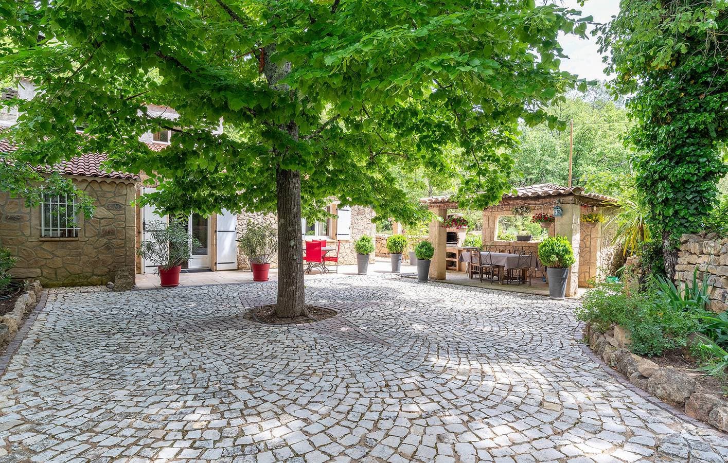 Foto 13 von 26: Modernes Apartment mit Pool, Parkplatz & WiFi - 2km nach Le Val
