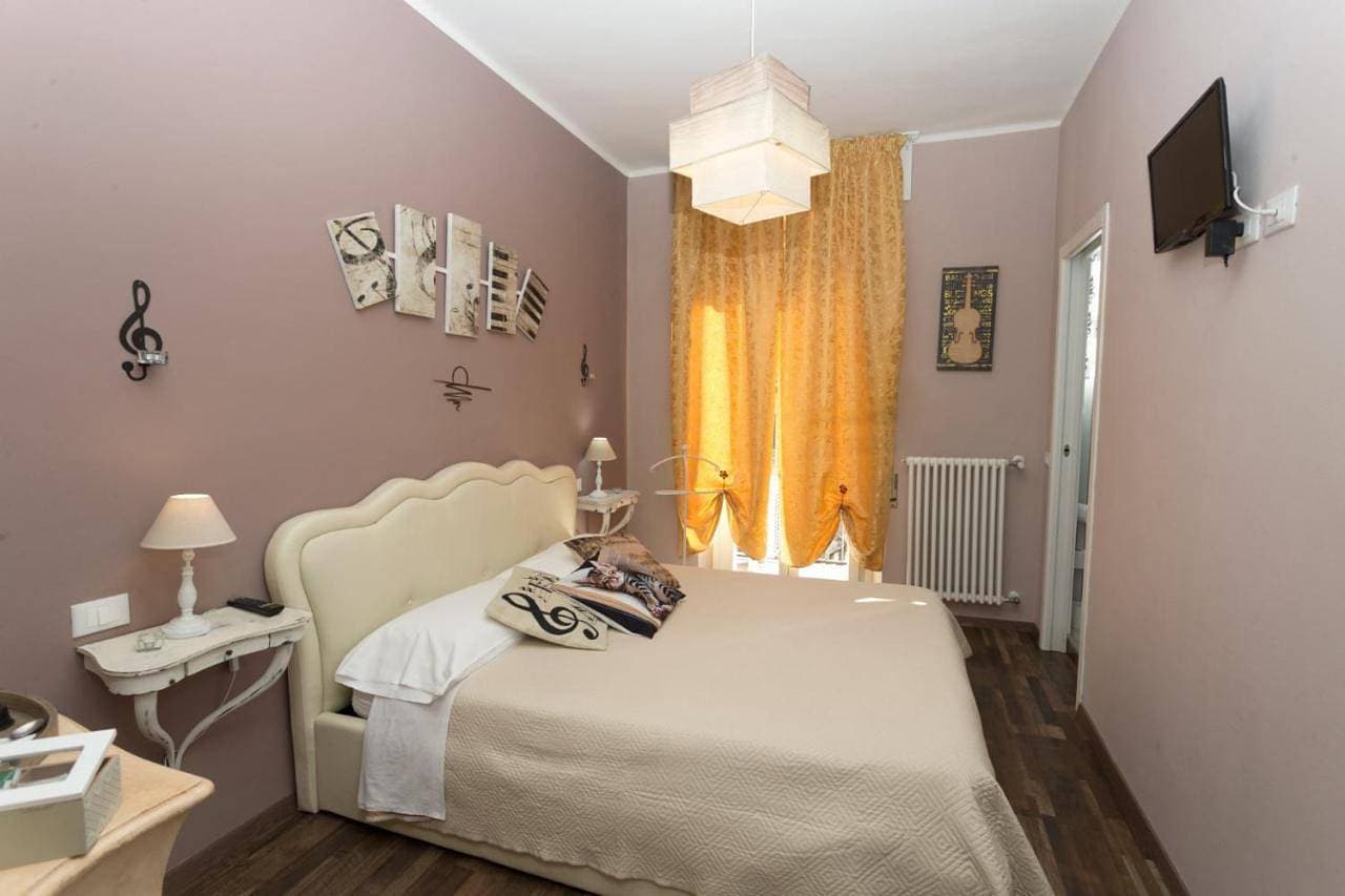 Foto 6 von 21: Double Room with Private Bathroom