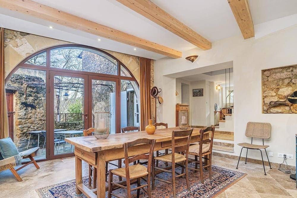 Maison La louvegine | Haus im Herzen von Vaugines 1