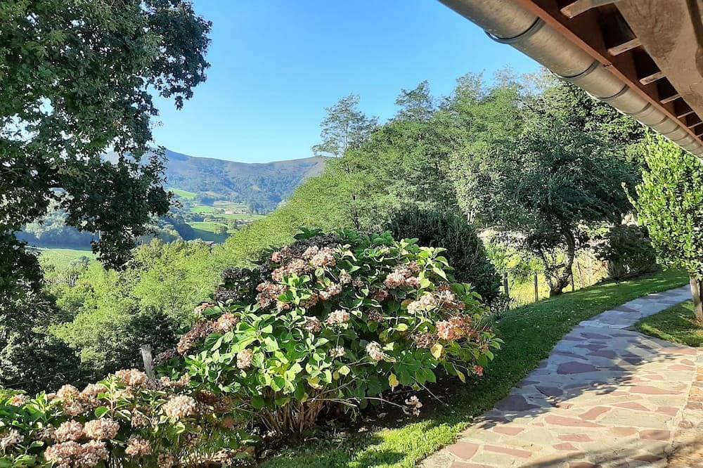 Foto 11 von 22: Chalet Avec vue Magnifique sur les Montagnes Basques, à 3 Minutes Despelette