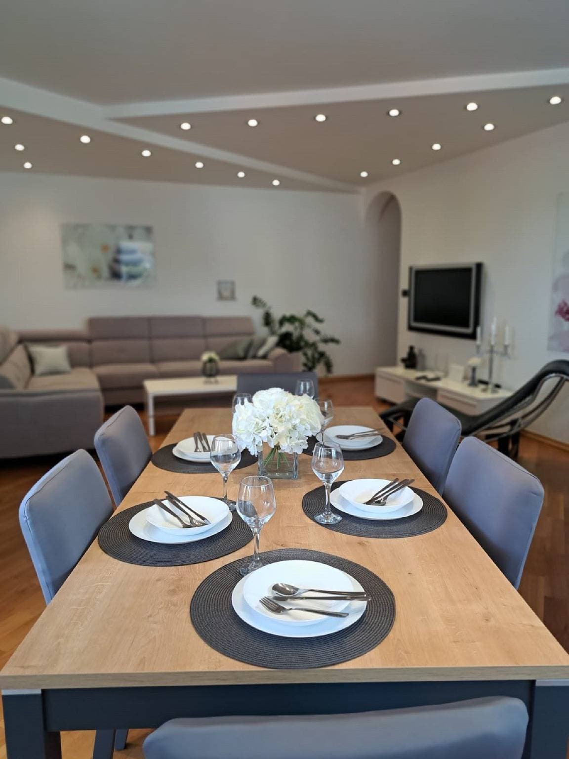 Foto 7 von 31: Ferienwohnung für 6 Personen mit Balkon