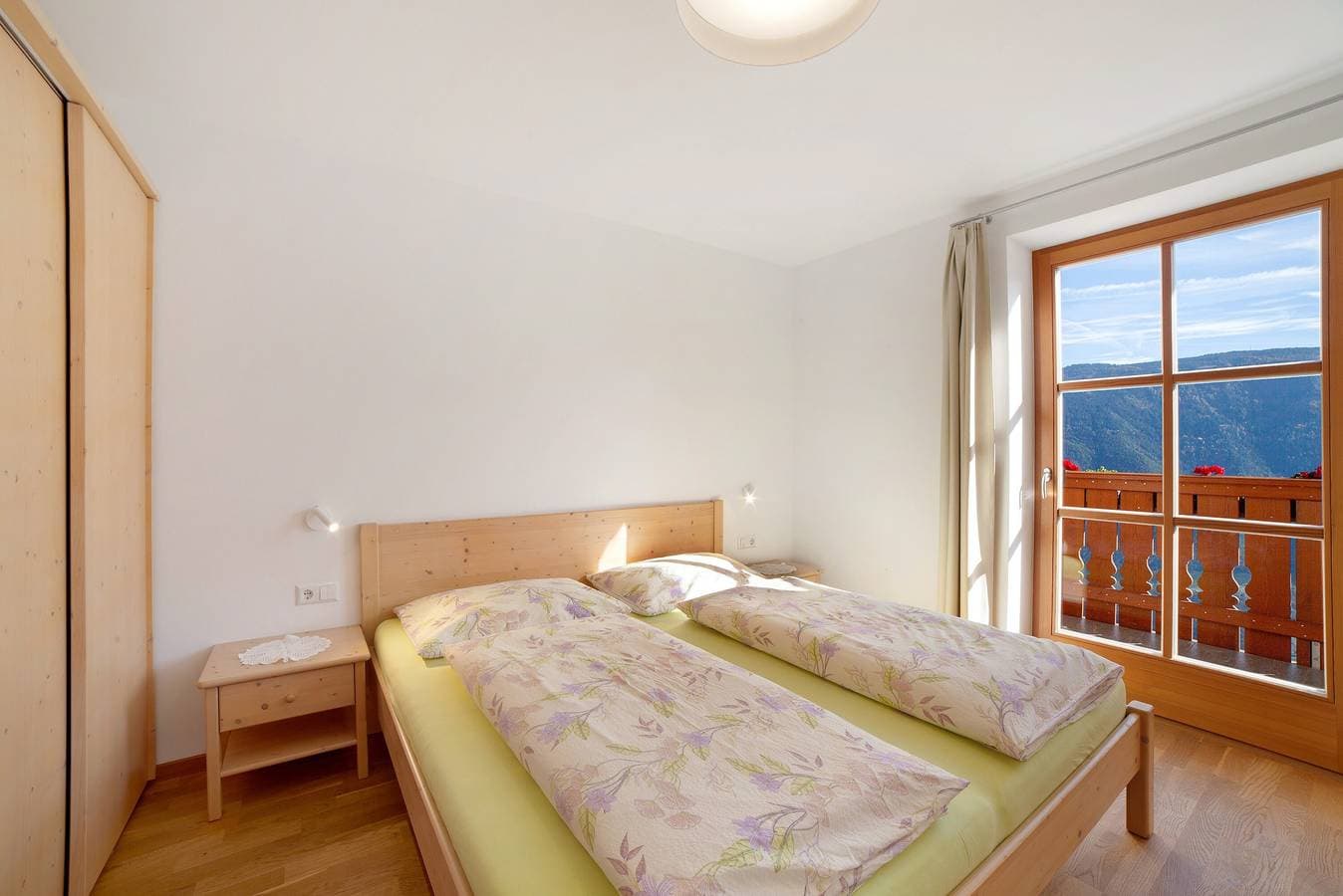 Foto 5 von 27: Ferienwohnung 'Ausergrubhof Wohnung Naturns' mit Bergblick, Gemeinschaftsgarten und WLAN