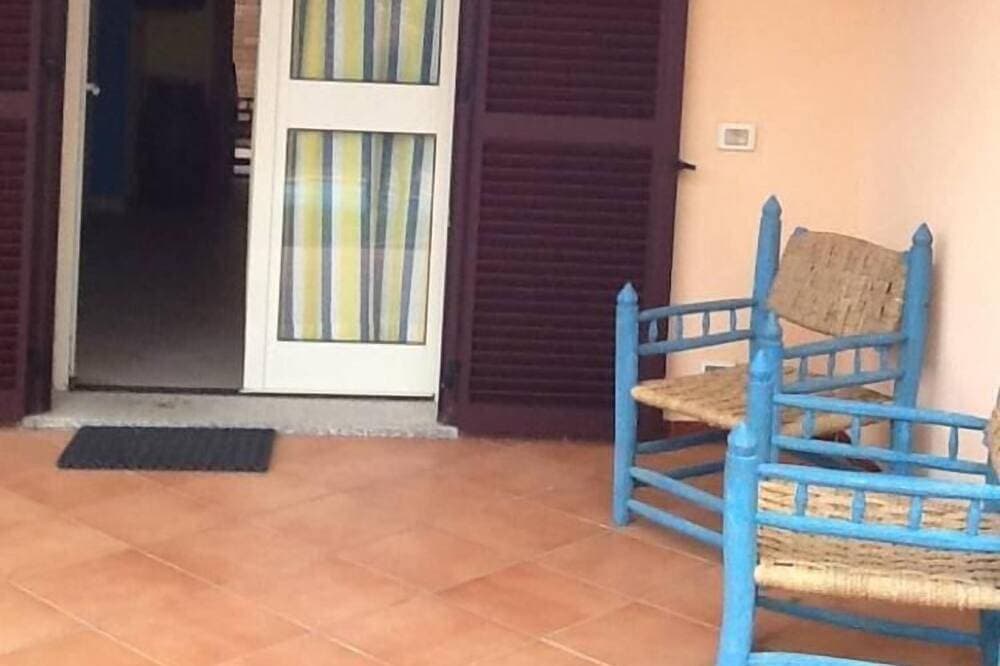 Foto 9 von 20: Comfortable apartment with large veranda overlooking the pool. <br>