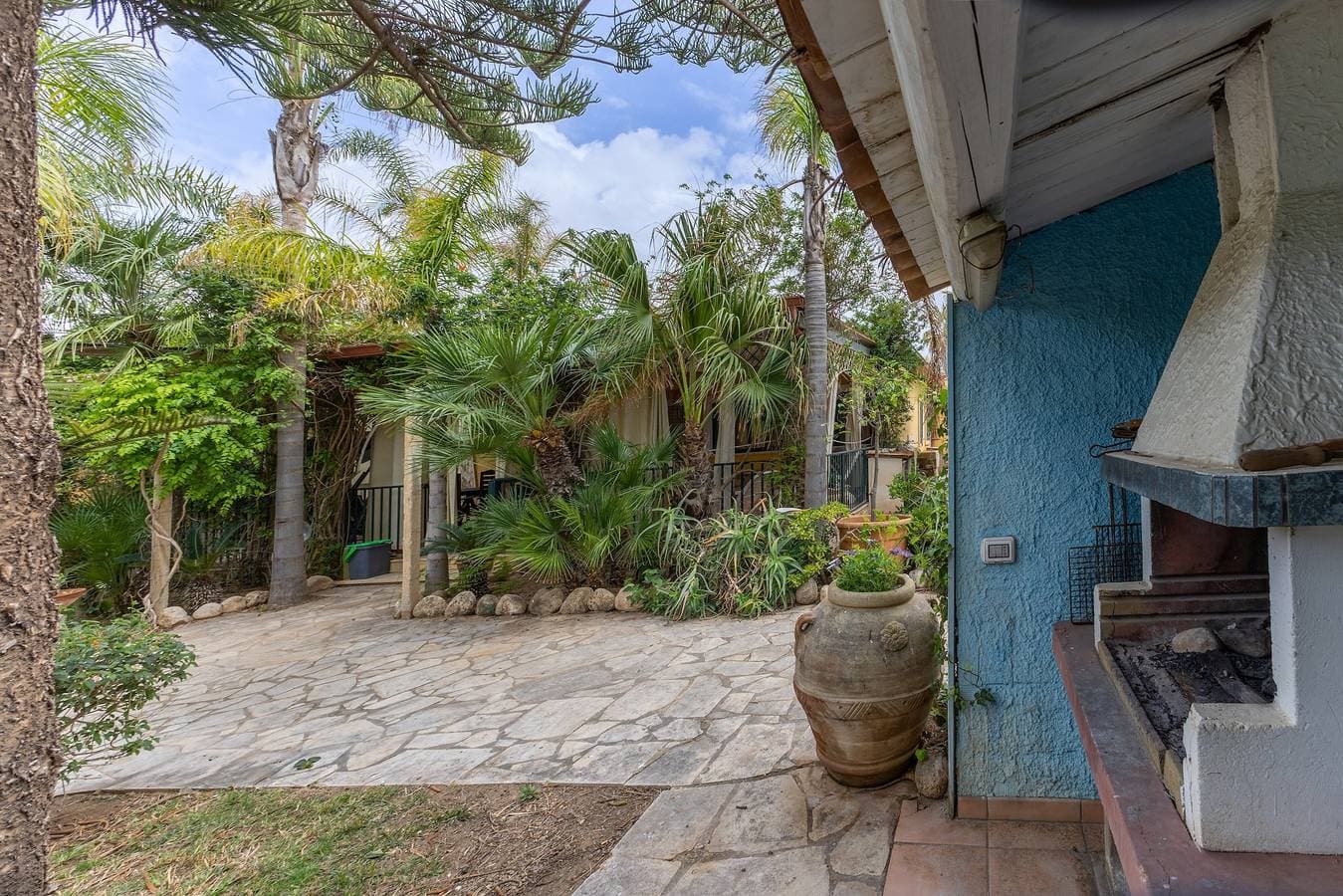 Foto 3 von 20: Villa 'Fronte Mare Liolà – 4 Personen' mit Meerblick und privatem Strandzugang