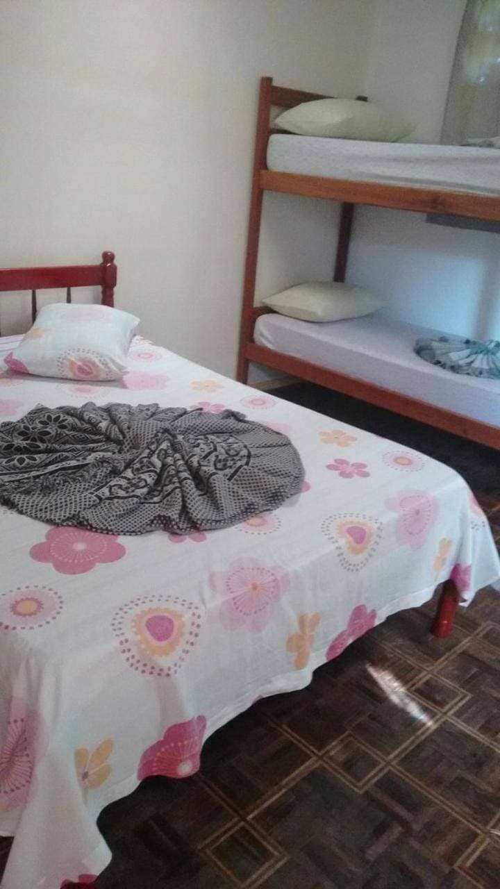 Foto 4 von 7: Quadruple Room with Shared Bathroom