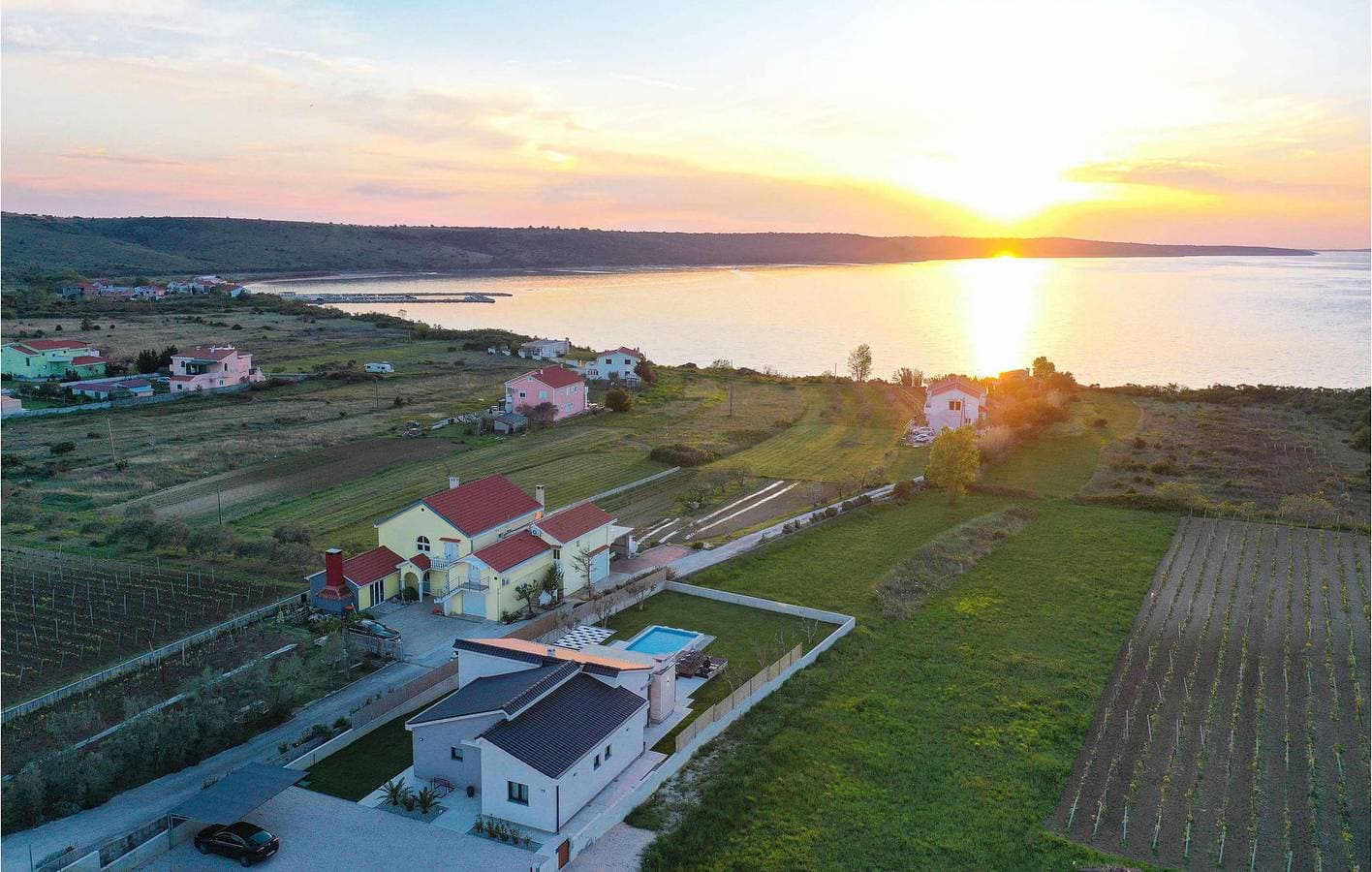 Foto 2 von 36: Gemütliche 150 m² große Ferienwohnung mit Meerblick, Pool und Terrasse, 2,5 km vom Strand entfernt