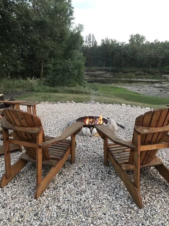 Foto 9 von 43: Cozy, Romantic, Riverfront Cottage