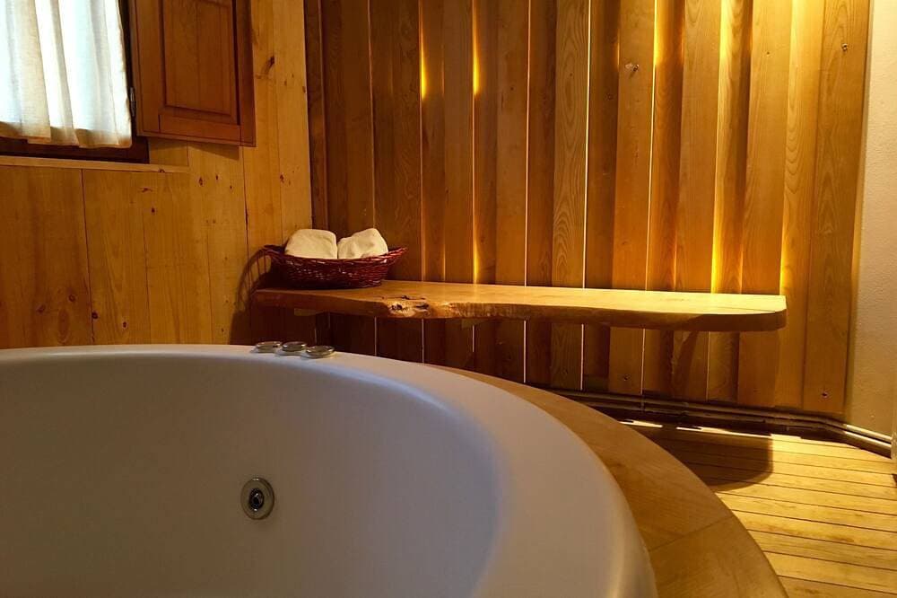 Foto 8 von 30: Unterkunft in den Bergen. Jacuzzi. Picos de Europa. Asturias. Cangas de Onis.
