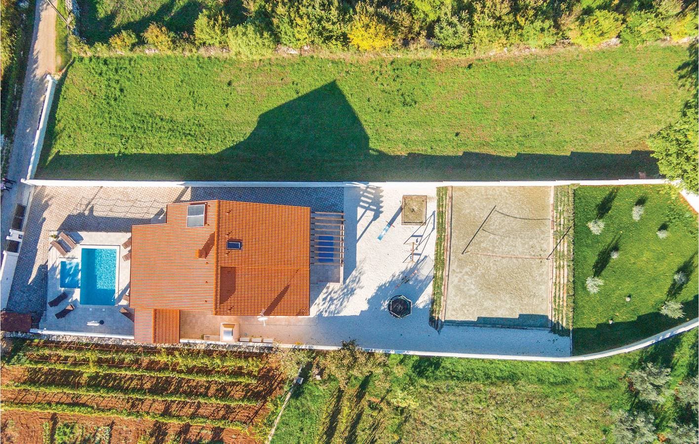Gemütliche 2-Zimmer-Ferienwohnung mit Terrasse und Parkplatz, 2,5 km vom Zentrum von Manjadvorci entfernt 1