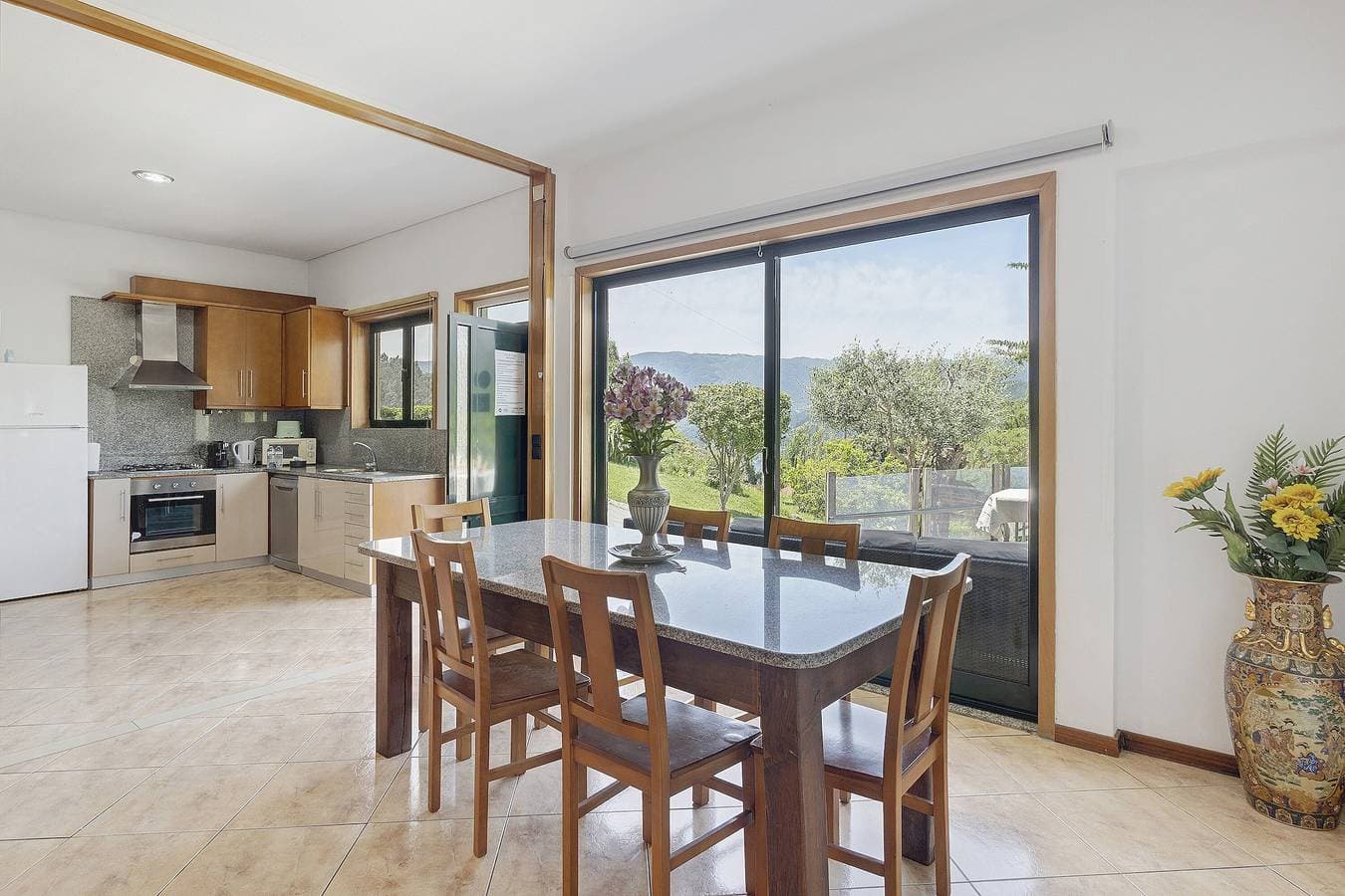 Foto 6 von 29: Apartment 'Casa Das Pedras' mit Seeblick, WLAN und Klimaanlage