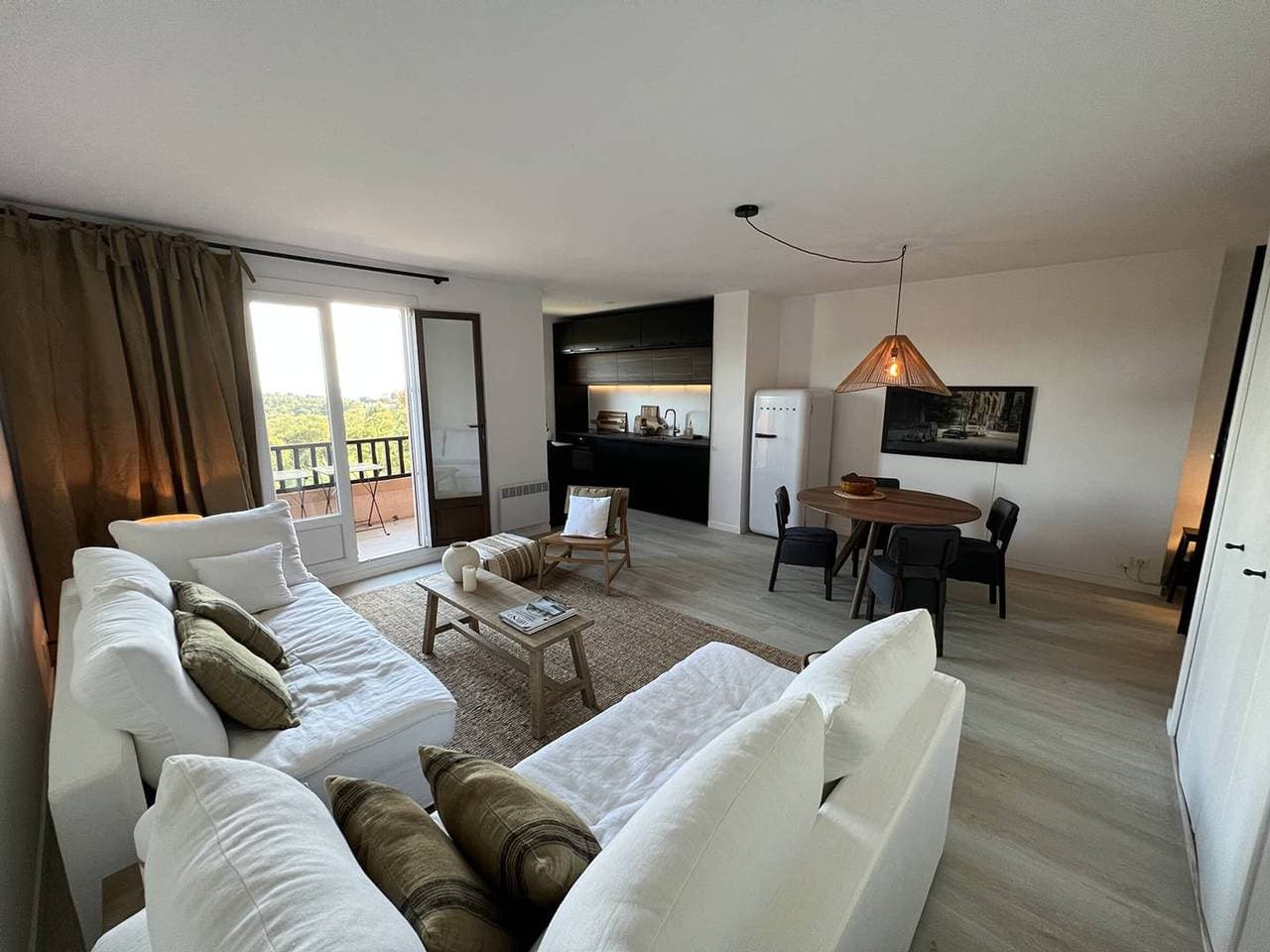 Foto 3 von 19: Luxusapartment, Balkon, Pool, Internet, Parkplatz