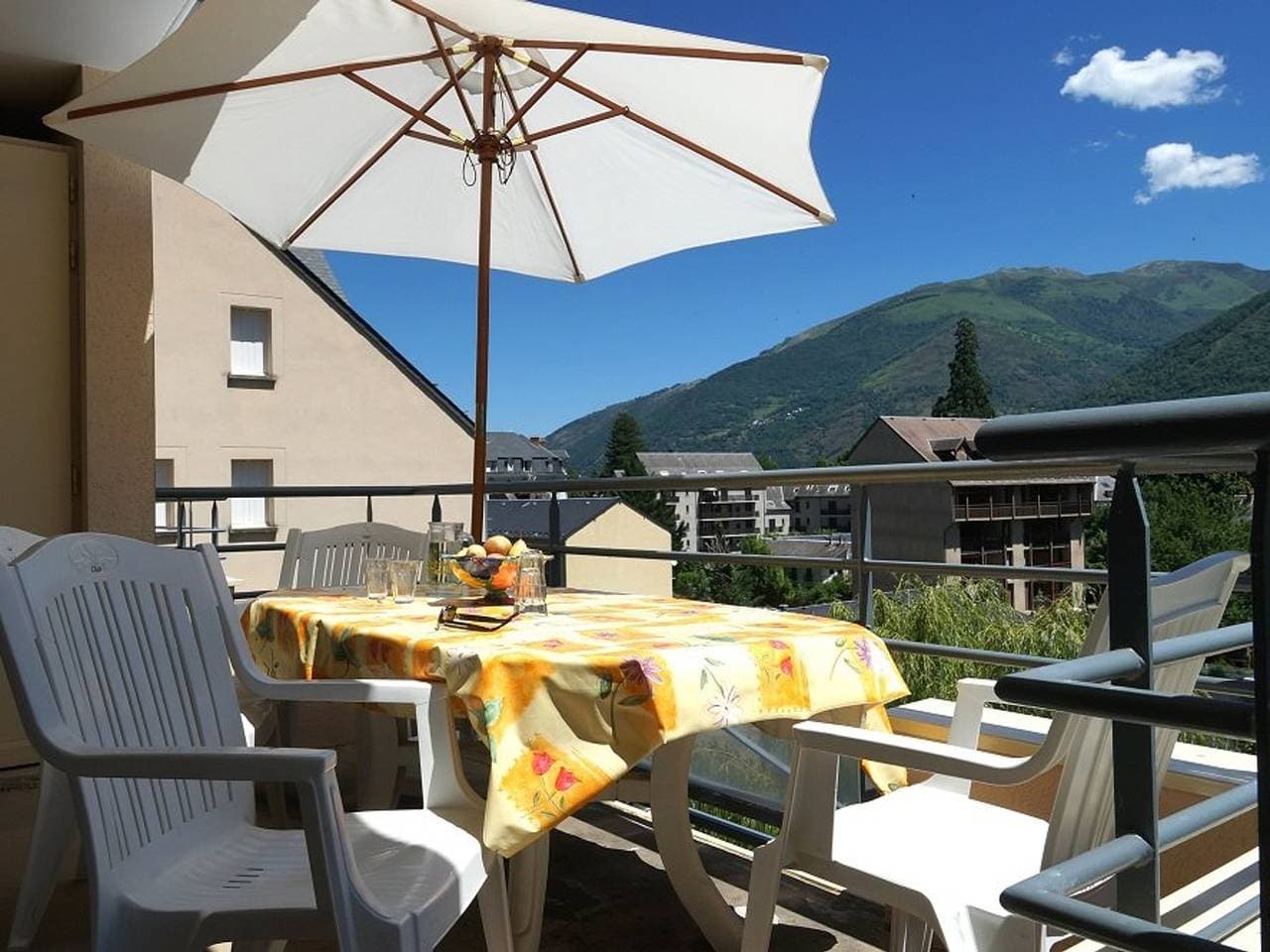 Luchon 2-Zimmer-Wohnung für 4 mit Balkon und Parkplatz, nahe Zentrum und Thermalbädern 1