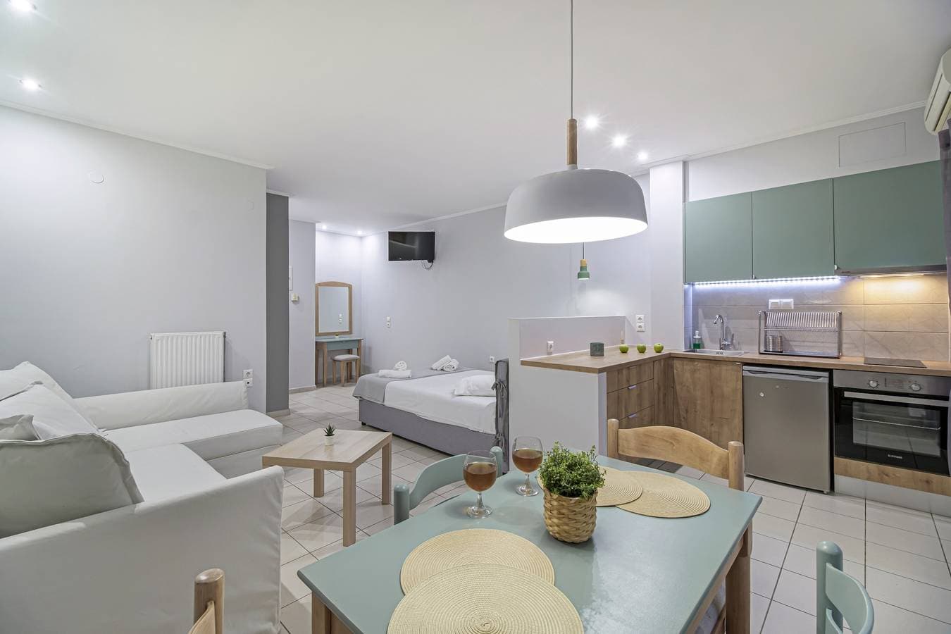 Foto 7 von 18: Einzimmerapartment 'Elaia 5' mit Bergblick, WLAN und Klimaanlage