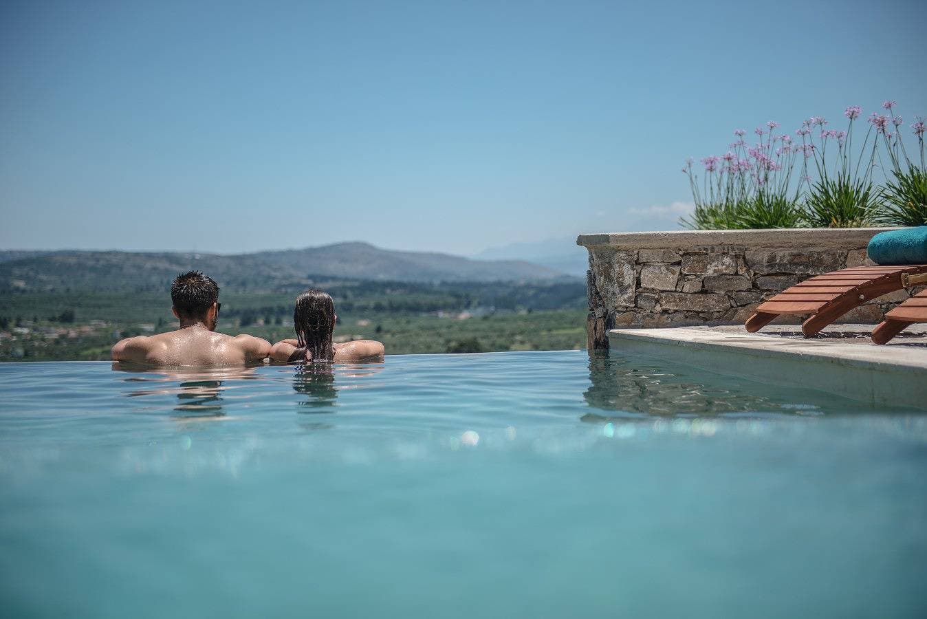 Foto 7 von 29: Traditional Villa with Private Heated Pool and BBQ