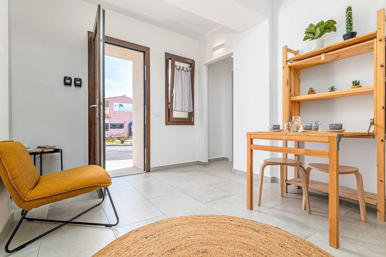 Foto 4 von 26: Appartement 'Ghjlgolu Suites - Zimmer Molara' mit WLAN und Klimaanlage