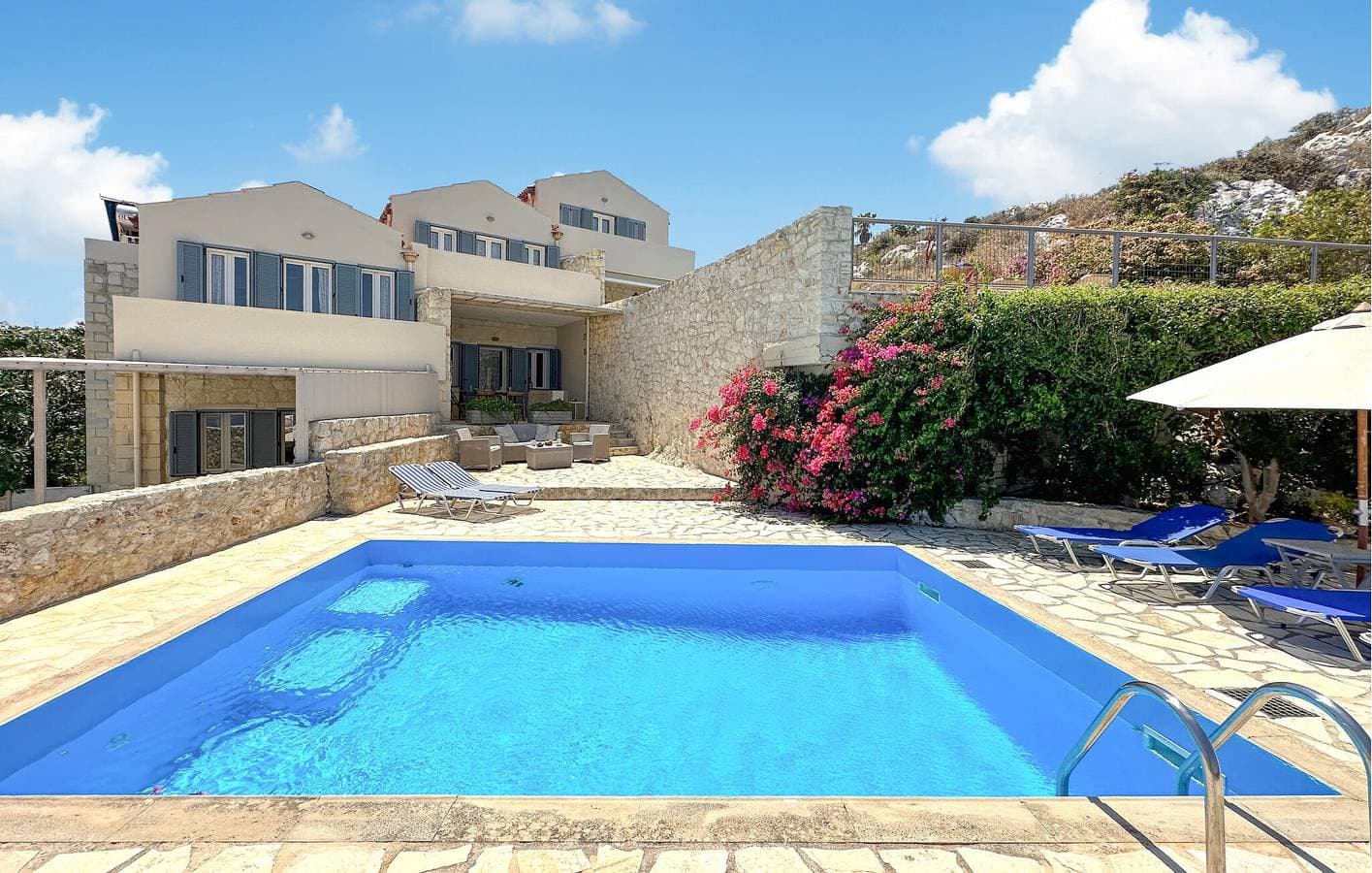 Foto 2 von 33: Apartment mit Meerblick, Pool, WLAN und Klimaanlage in Kampia
