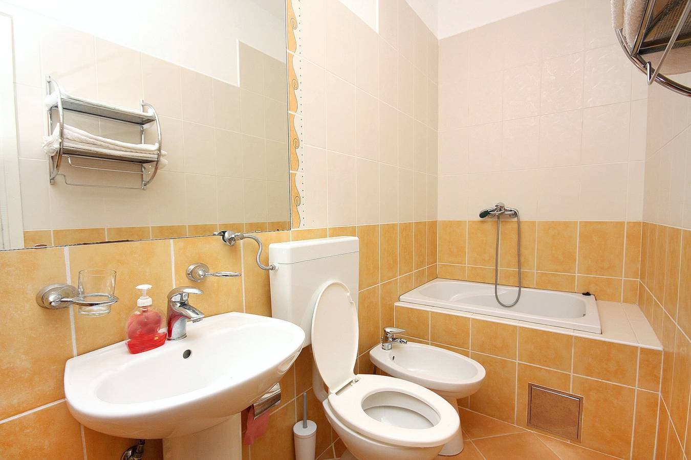 Foto 13 von 19: 2-Zimmer-Ferienwohnung am Strand Pomena (Mljet) A-10426-a