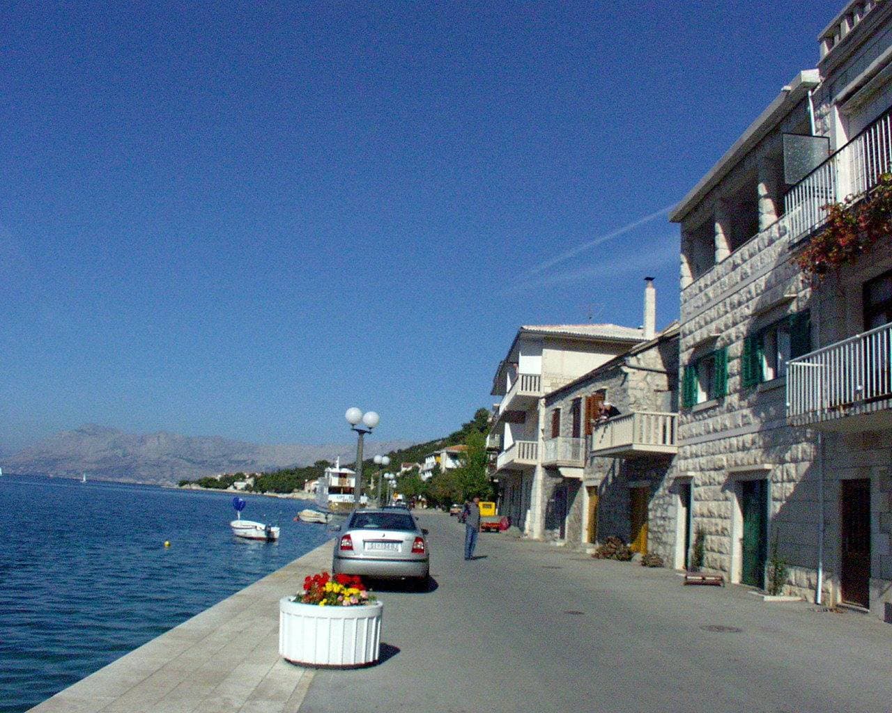 Foto 4 von 16: 2-Zimmer-Ferienwohnung mit Terrasse und Meerblick Povlja, Brac -b