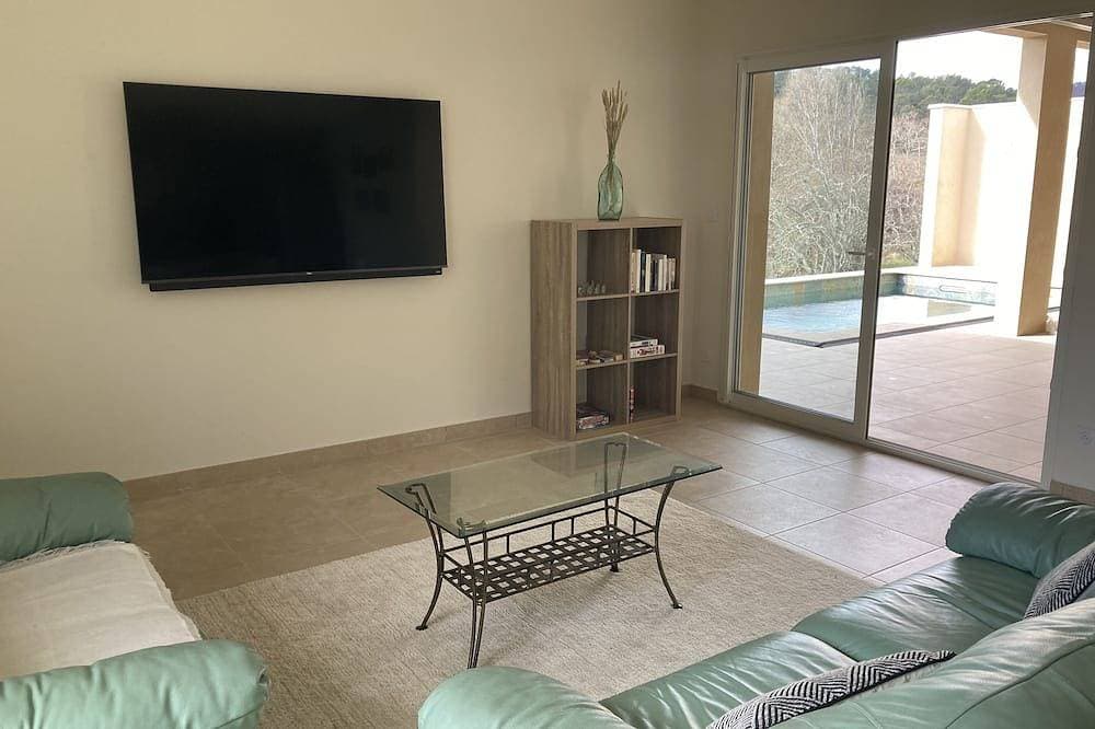 Foto 9 von 30: Superbe Villa Neuve et Belle Piscine au Pied des Cévennes !